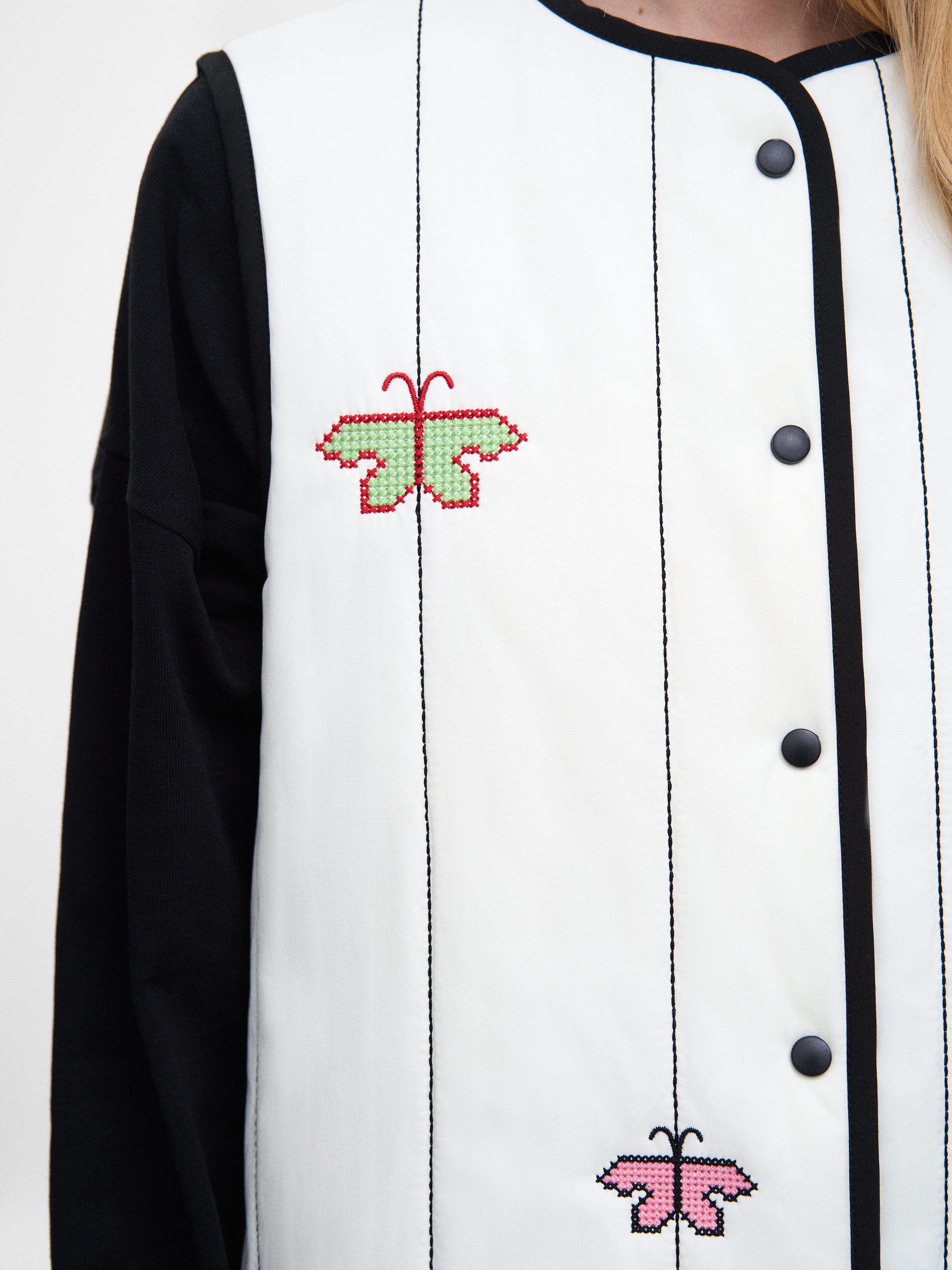 Молочний вишитий жилет Сяйвиця