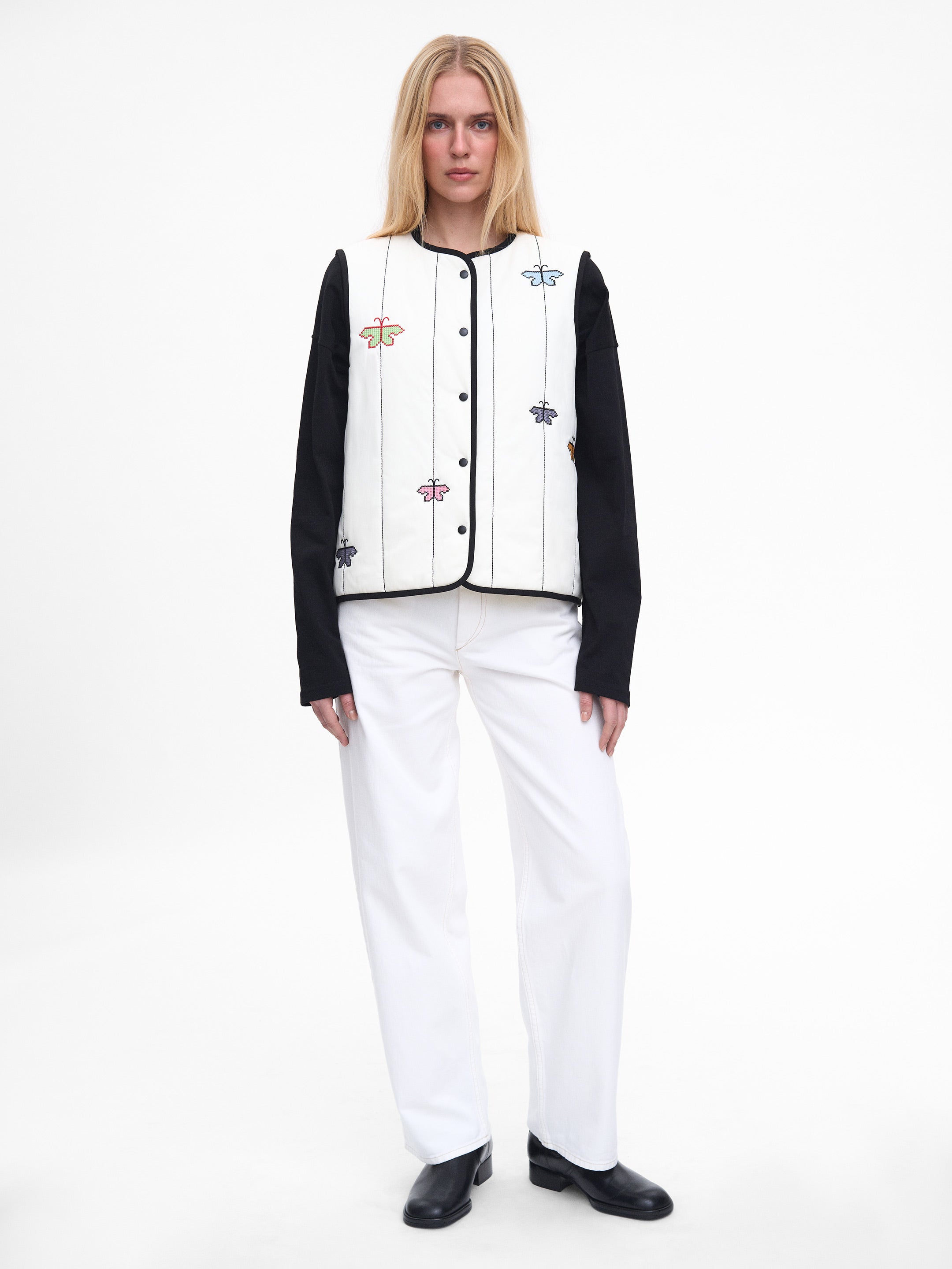 Молочний вишитий жилет Сяйвиця