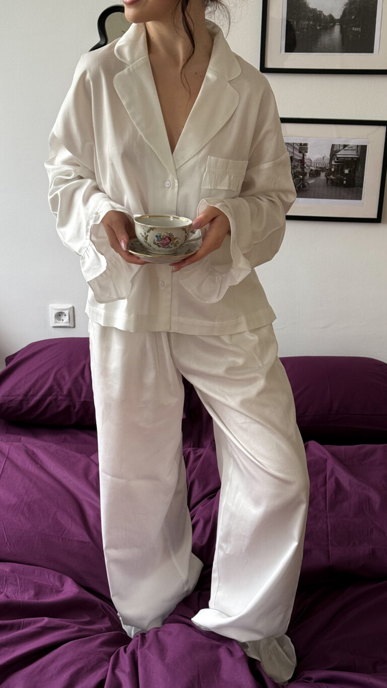 Сатинова піжама молочна з рюшами (сорочка+штани)