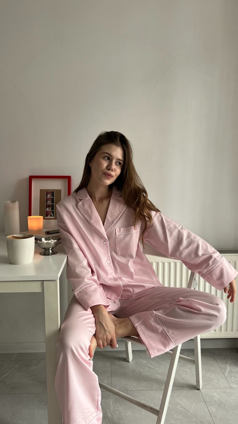 Рожева сатинова піжама з білим кантом