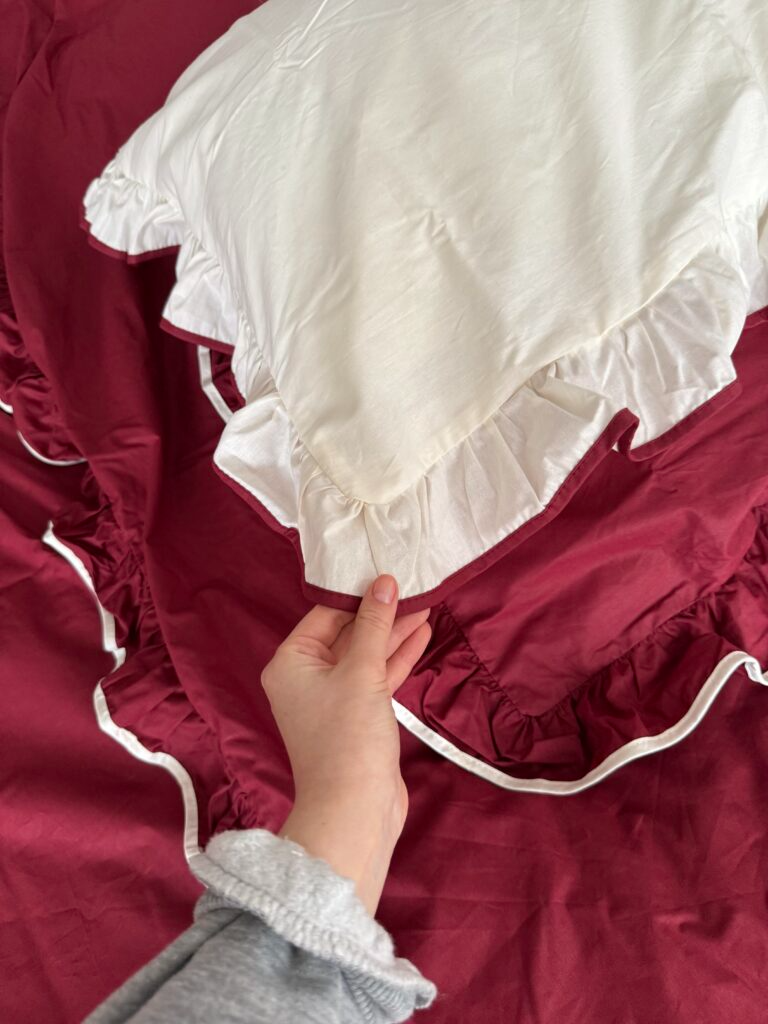 Постільна білизна Бордовий ранфорс з рюшами та молочним кантом