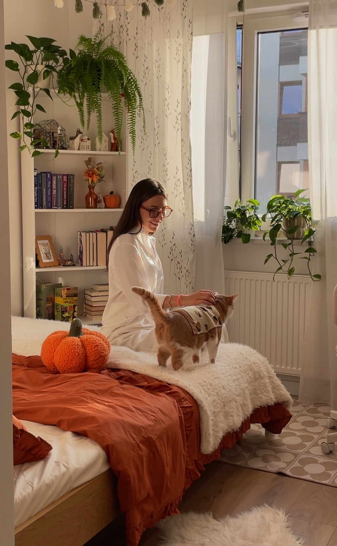 Постільна білизна з рюшами – теракотова з молочним