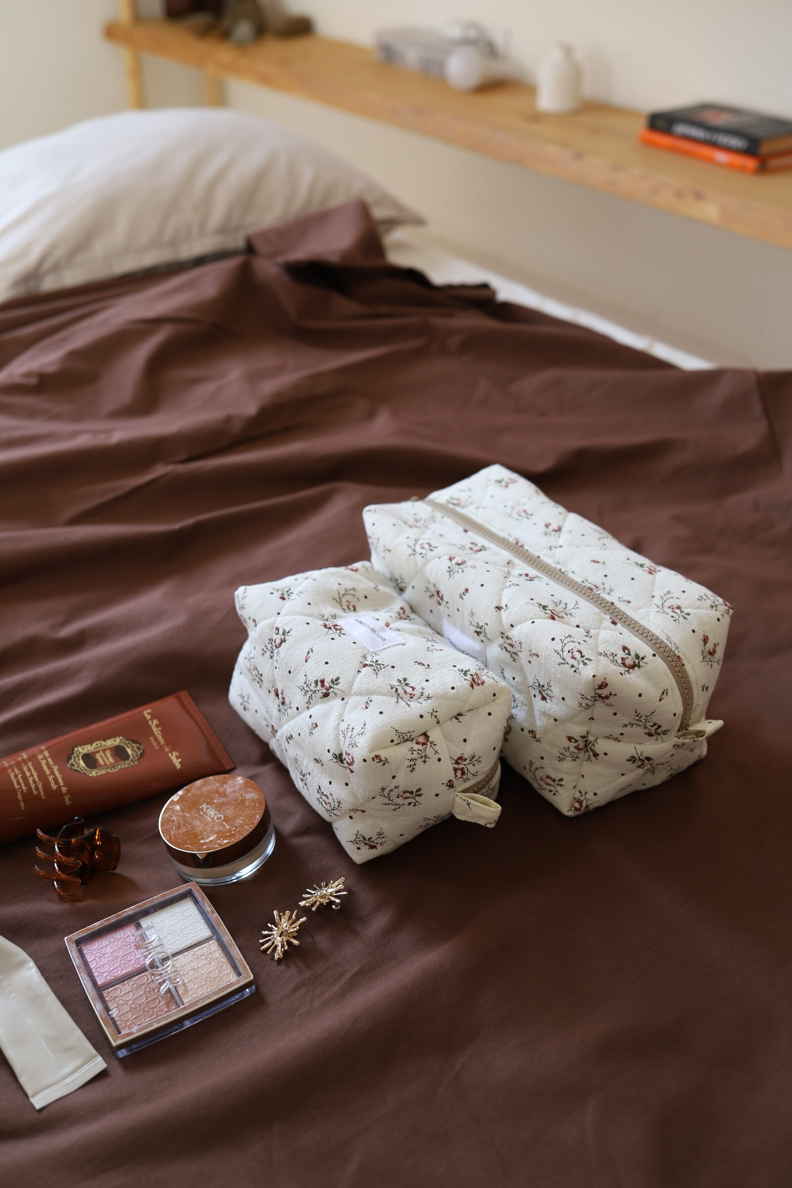 Косметичка beige flowers