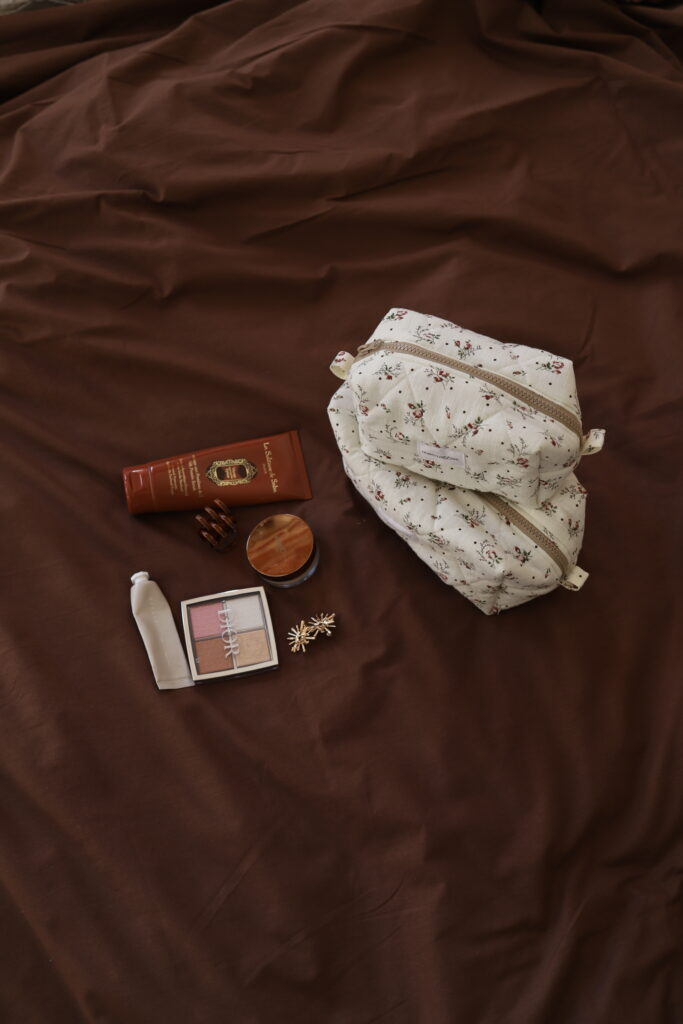 Косметичка beige flowers